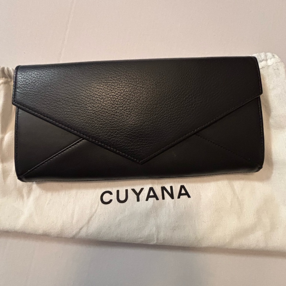Cuyana Black Leather Clutch with Magnetic Closure Dustbag Included